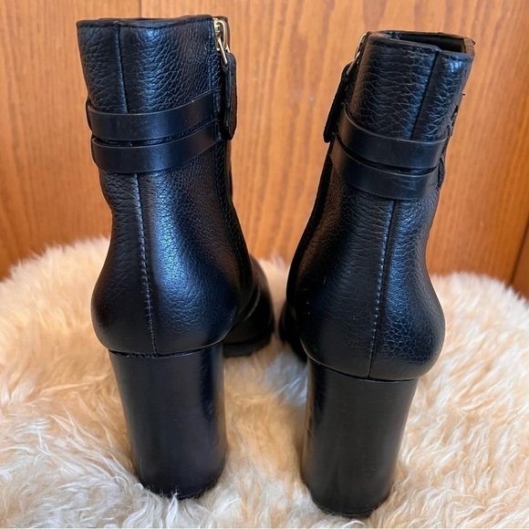 Tory Burch Leigh Lug Sole Black Leather Bootie Sz-7 - Picture 5 of 12